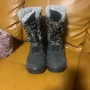 BearPaw Black Winter Boots with Gray Lining